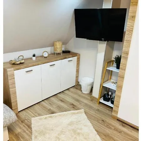 Pod Czeresnia. Apartament 2 아파트 슈체친